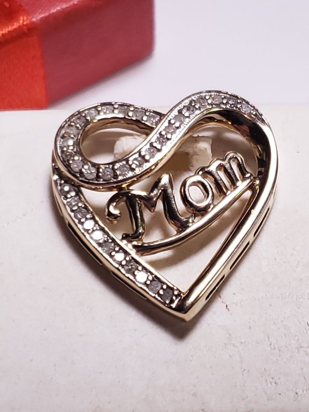 Estate .20cttw Natural Diamond Open "MOM" Heart 10Kt Yellow Gold Pendant #24676